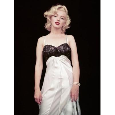 New Mags Fashion Book The Essential Marilyn Monroe